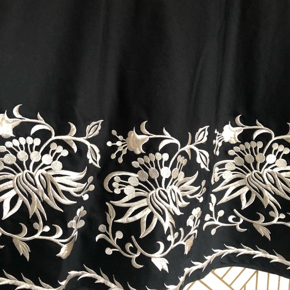 White House Black Market A line embroidered skirt - Picture 5 of 6